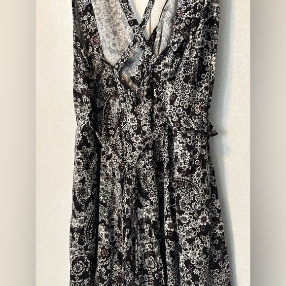 Free People  |Black and White Floral Romper | Size 4 - Picture 3 of 6